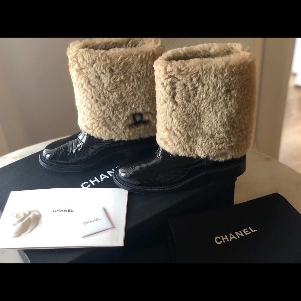 Authentic pair of CHANEL wool lined boots.